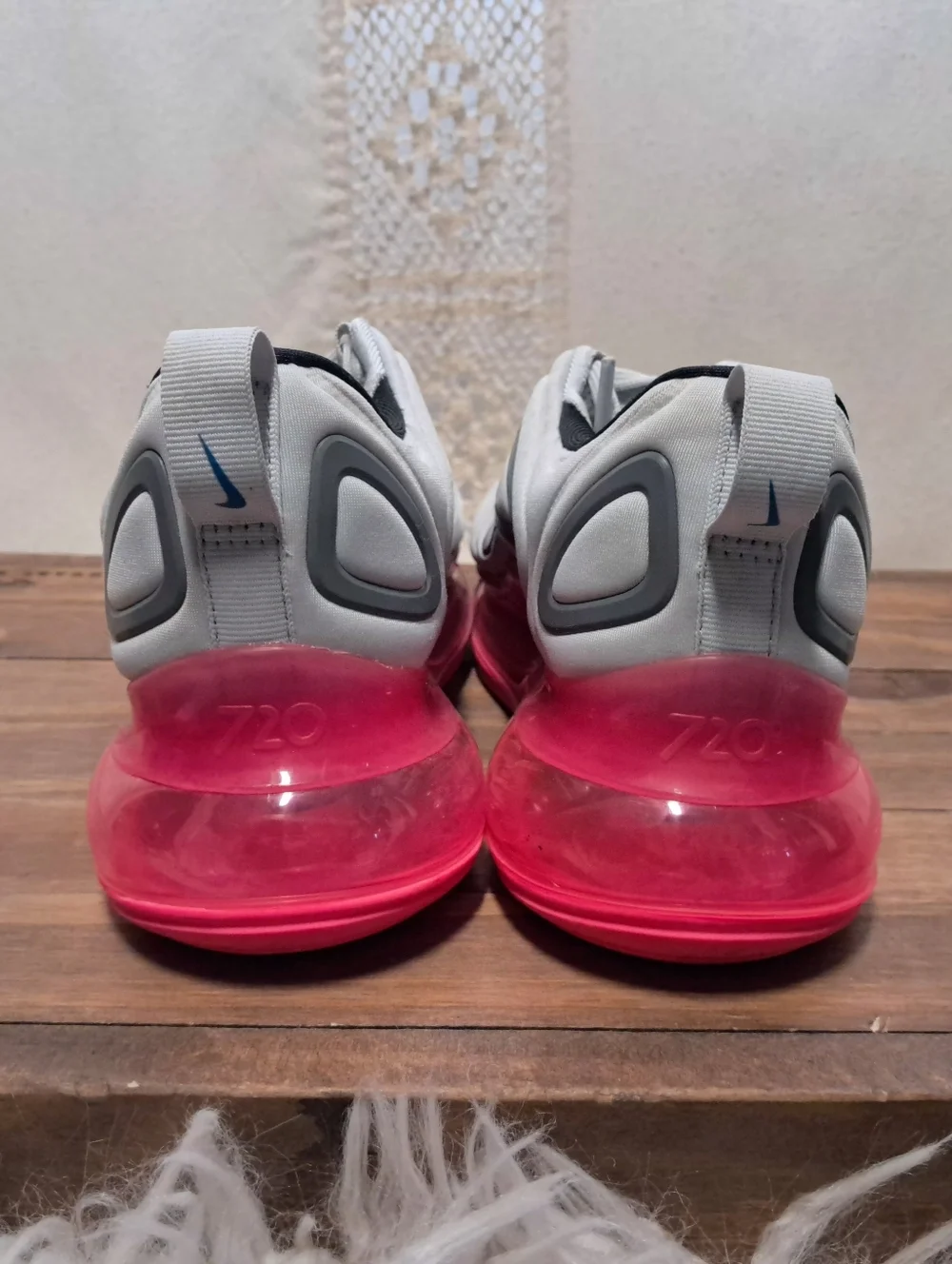 Nike Air Max 720 GS Athletic Shoes Youth Size 4Y